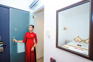 Superior kamer, 1 queensize bed, uitzicht op de stad | Luxe beddengoed, een minibar, een bureau, gratis wifi