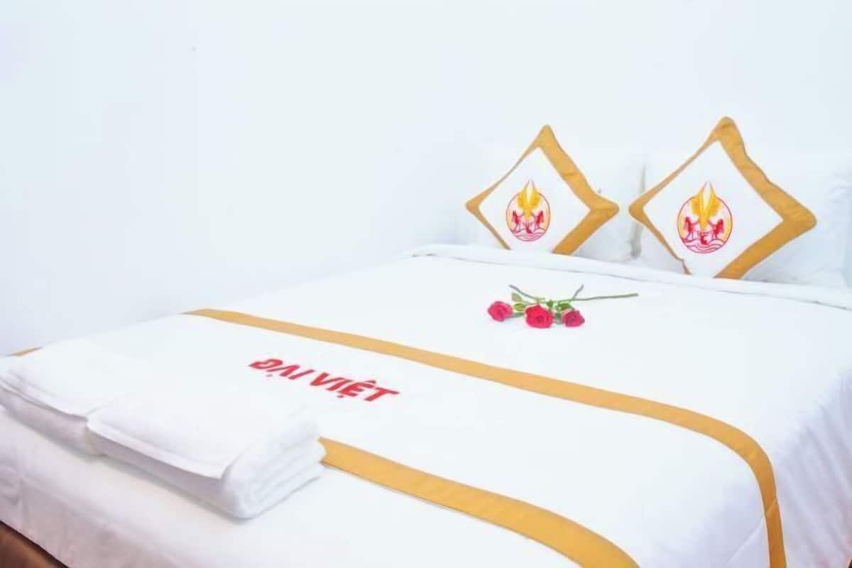 1 bedroom, premium bedding, minibar, desk