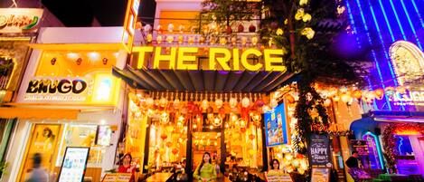 Vista frontal de la propiedad