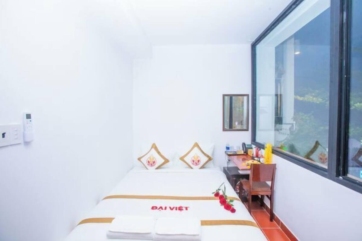1 bedroom, premium bedding, minibar, desk