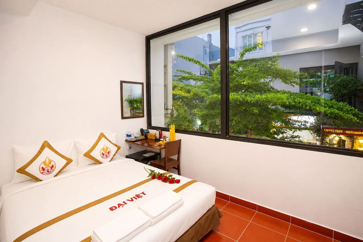 Deluxe Room, 1 Double Bed, City View | Premium bedding, minibar, desk, WiFi (free)