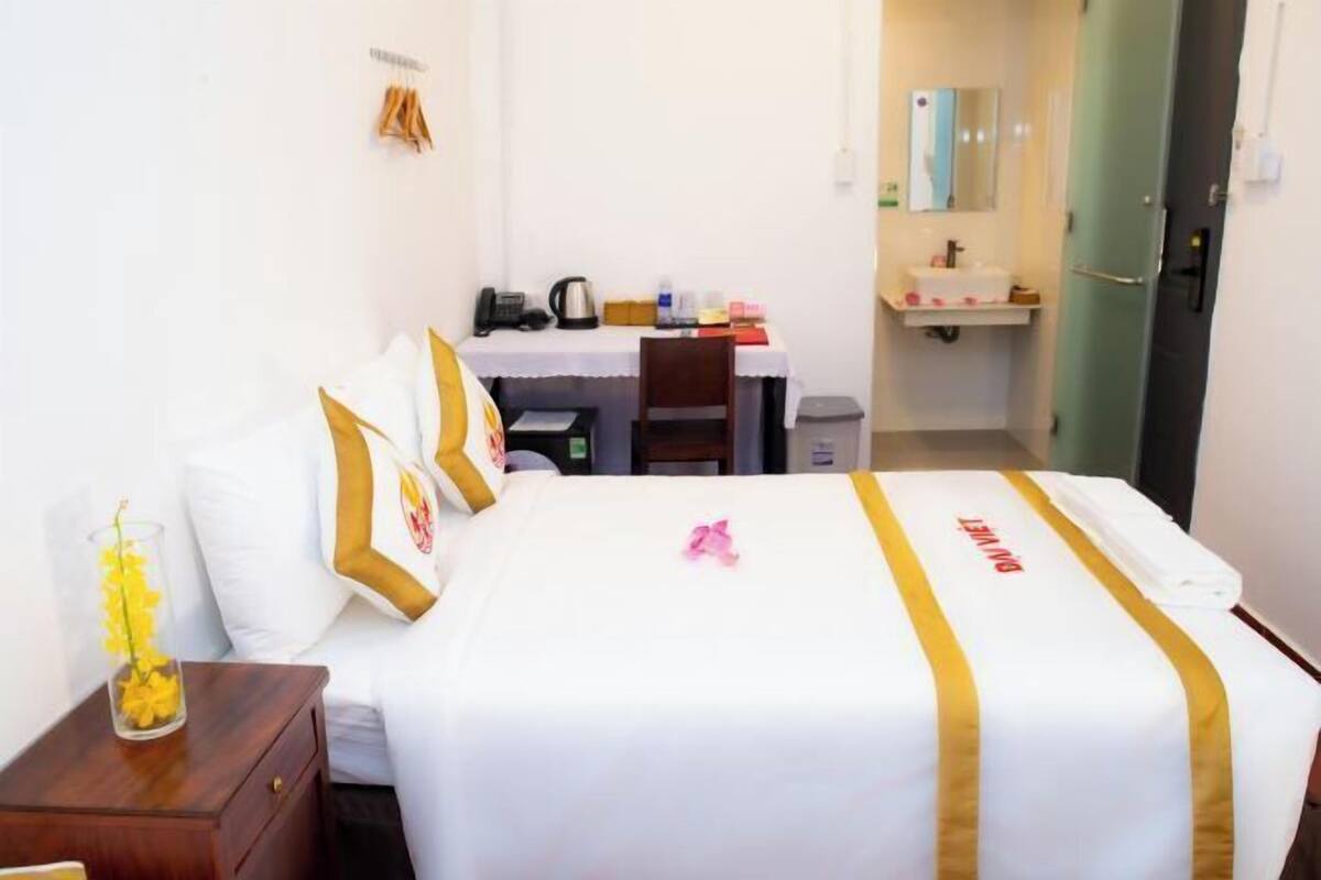 1 bedroom, premium bedding, minibar, desk