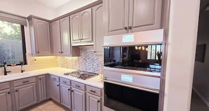 Gorgeous 4BR Home w/Heated Pool & Mtn Views