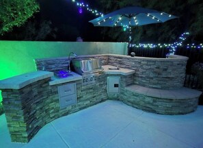 Property grounds - Gorgeous 4BR Home w/Heated Pool & Mtn Views (Marana)