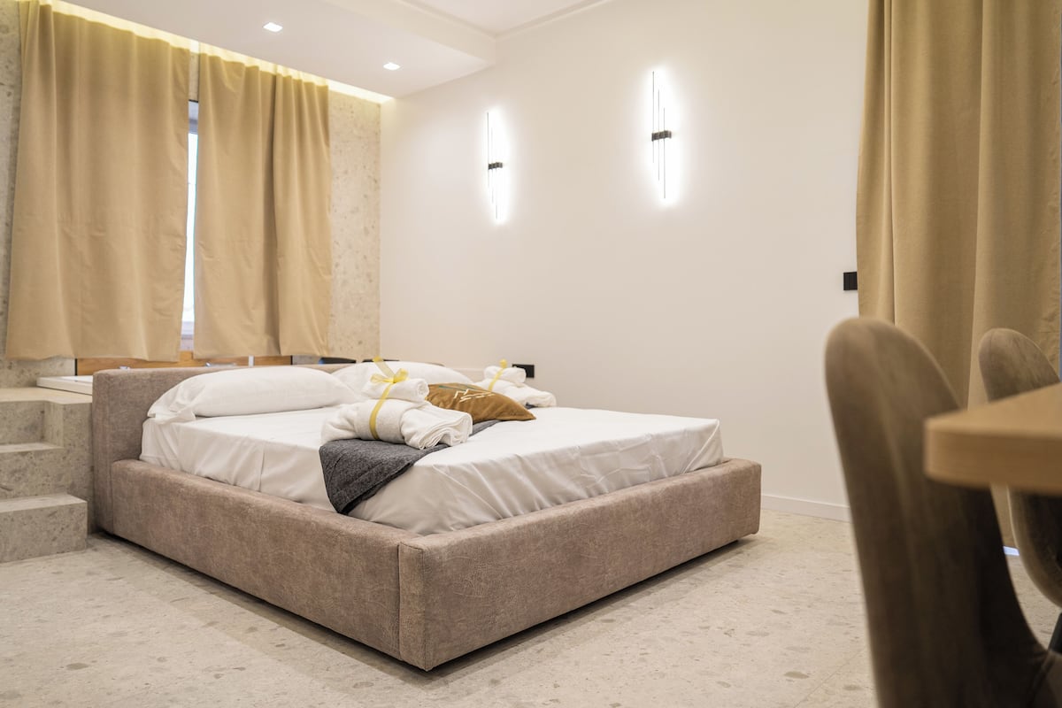 Suite monolocale di lusso con vista sulle montagne e balcone (Fuoco 1) | 義大利 Frette 床單、高級寢具、羽絨被、Tempur-Pedic 床墊