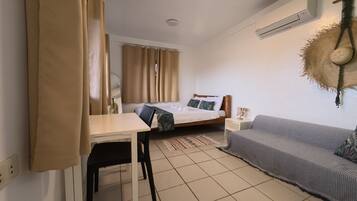 Suite Studio Confort, balcon, vue mer | Bureau, espace de travail pour ordinateur portable, Wi-Fi gratuit