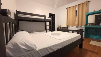 Habitació Deluxe, vistes al mar | Escriptori, espai de treball apte per a portàtils i wifi gratuïta