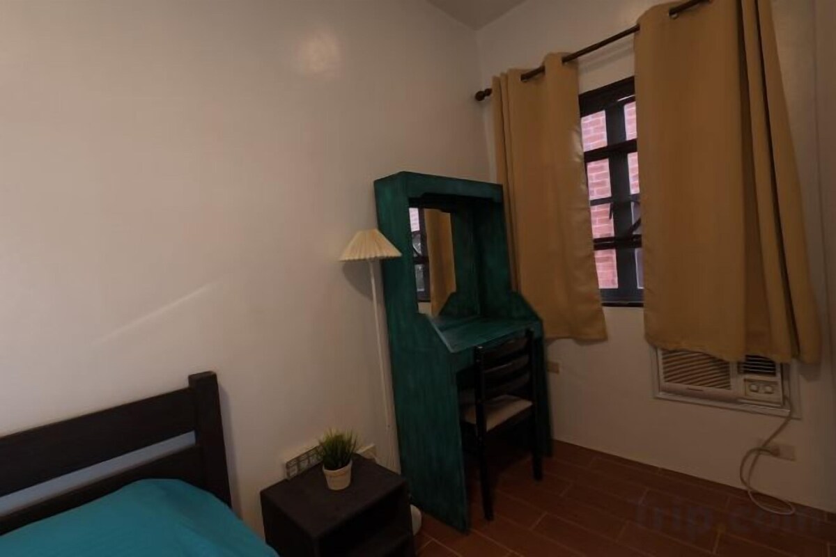 Desk, laptop workspace, free WiFi, bed sheets