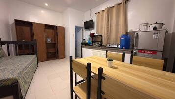 Deluxe Room, Sea View | Private kitchen