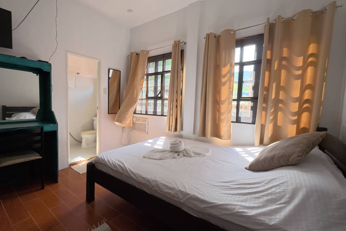 Standard Room | Desk, laptop workspace, free WiFi, bed sheets