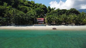 On the beach, white sand - FreeDive Inn (Puerto Galera)