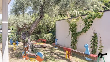 Área de juegos infantiles al aire libre