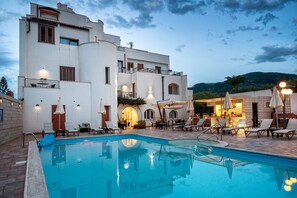 Seasonal outdoor pool, open 8:30 AM to 7:00 PM, pool umbrellas - Hotiday Cefalù Mazzaforno (Cefalù)