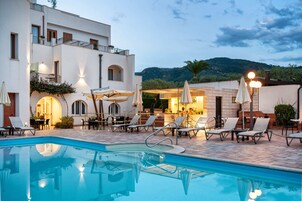 Seasonal outdoor pool, open 8:30 AM to 7:00 PM, pool umbrellas