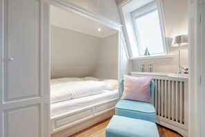 2 bedrooms, iron/ironing board, free WiFi, bed sheets - 3-room apartment on the upper floor/ground floor with approx. 57 sqm floor space in Munkmarsch (Sylt / OT Munkmarsch)