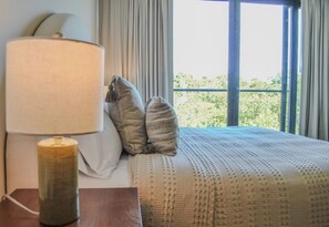 Appartement Signature, 1 chambre, non-fumeur, salle de bain privée | Aire de séjour | Téléviseur de 55 po avec télévision numérique