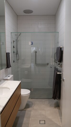 Hair dryer - Brilliant 2BRM, Fully Renovated Art Deco Classic (Port Phillip)