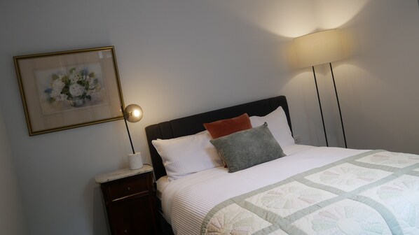 2 bedrooms, free WiFi, bed sheets - Brilliant 2BRM, Fully Renovated Art Deco Classic (Port Phillip)