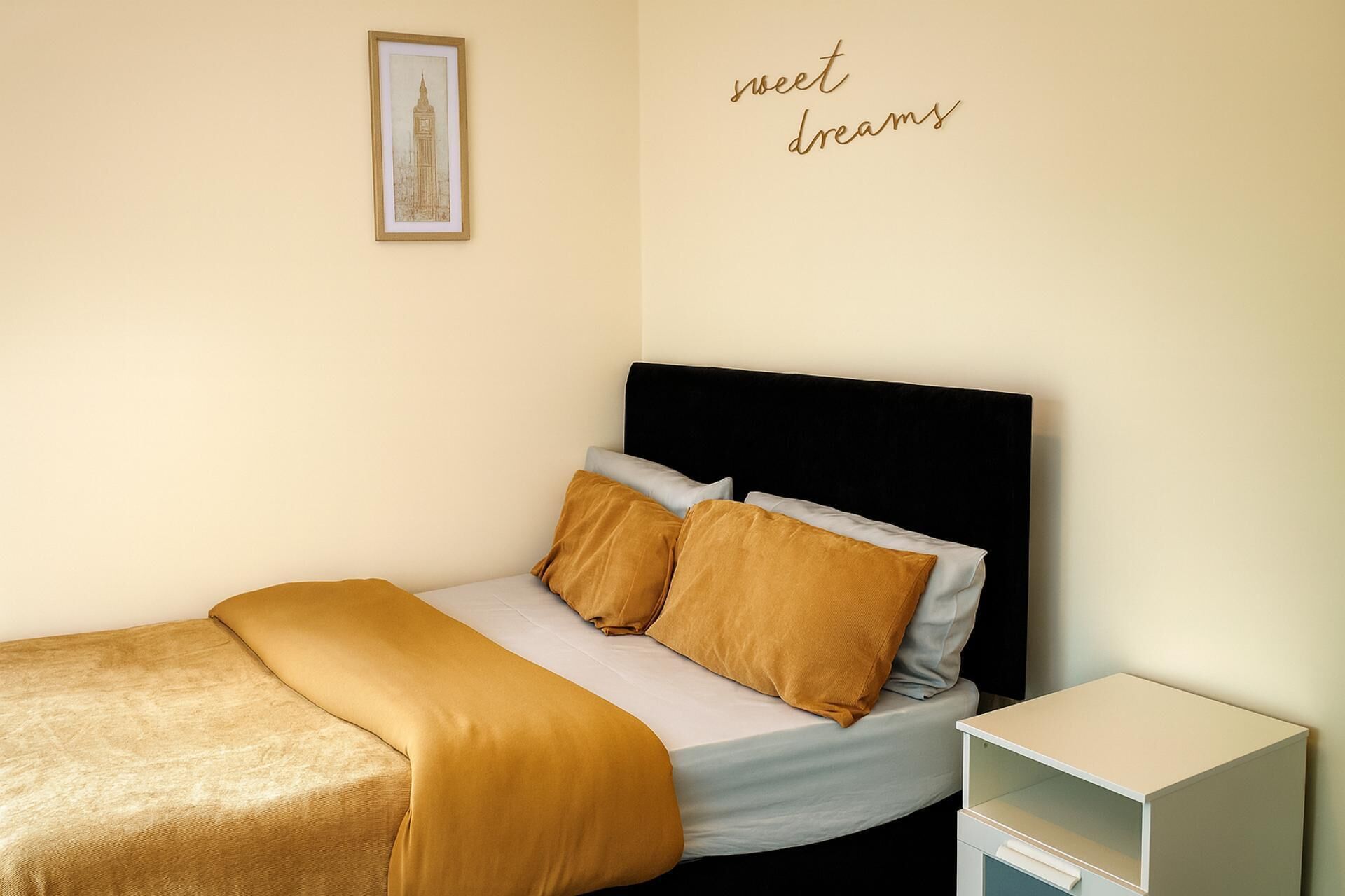 1 bedroom, iron/ironing board, WiFi (free), bed sheets