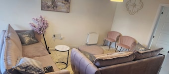 Wolverhampton City Centre - 1-bed Flat - Sleeps 3
