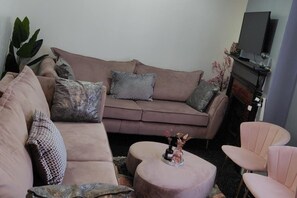 TV, fireplace