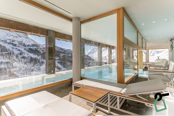 Indoor pool, open 10:00 AM to 8:00 PM, sun loungers - Hotiday Room Collection - Cervinia (Valtournenche)