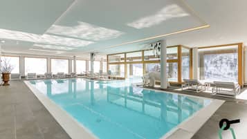 Piscine couverte, accÚs possible de 10 h 00 à 20 h 00, chaises longues