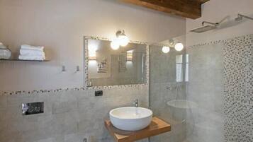 Chambre Double Deluxe, salle de bains privée, vue colline | Salle de bain