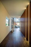 Villa de lujo, varias habitaciones, vistas al jardín | 4 dormitorios, tabla de planchar con plancha, wifi gratis y ropa de cama