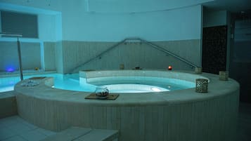 Indoor spa tub