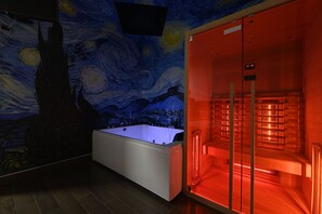 Studio Suite, ban công, quang cảnh hồ bơi | Bộ đồ giường cao cấp, nệm có lớp đệm bông, minibar, bàn