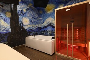 Studiosvit - balkong - utsikt mot poolen | Sängtillbehör av högsta kvalitet, bäddmadrasser, minibar och skrivbord