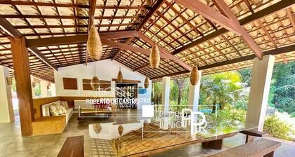 Praia do Forte House surrounded by nature, just 5 minutes from the village and the beach.