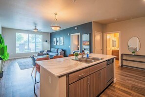 Interior - Prime Location | Balcony, Pool, Gym, W/D, Parking (Tempe)