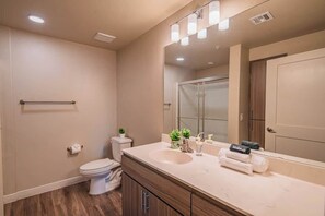Shower, hair dryer - Prime Location | Balcony, Pool, Gym, W/D, Parking (Tempe)