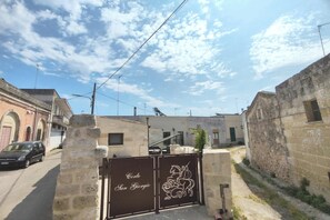 Property grounds - San Giorgio boutique apartment with airco (Martano)