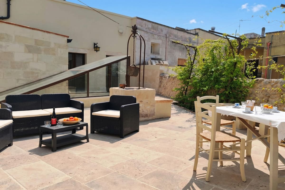 Family House, 2 Bedrooms, 2 Bathrooms (Corte San Giorgio Apartments with A/C) | Outdoor dining