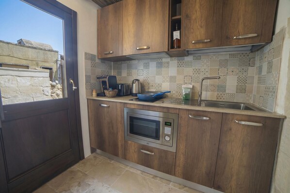 Family House, Multiple Bedrooms, 2 Bathrooms (Corte San Giorgio Apartments with) | Private kitchen | Fridge, microwave, stovetop, dishwasher - Corte San Giorgio Apartments with airco (Martano)