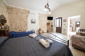 Family House, Multiple Bedrooms, 2 Bathrooms (Corte San Giorgio Apartments with) | 2 bedrooms, free WiFi, bed sheets - Corte San Giorgio Apartments with airco (Martano)