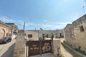 Family House, Multiple Bedrooms, 2 Bathrooms (Corte San Giorgio Apartments with) | Property grounds - Corte San Giorgio Apartments with airco (Martano)