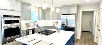 Spacious 3 bedroom hom in charming Marble Falls with WiFi, AC