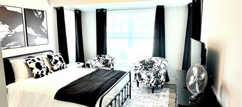 Spacious 3 bedroom hom in charming Marble Falls with WiFi, AC