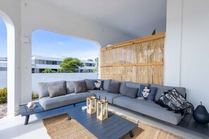 2 عدّة غرف نوم وخدمة الإنترنت