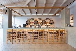 2 bars/lounges, poolside bar - Ilios Suites (Hersonissos)