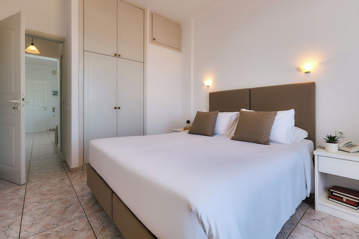 1 bedroom, in-room safe, desk, free cots/infant beds