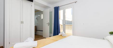 6 chambres, coffres-forts dans les chambres, fer et planche à repasser