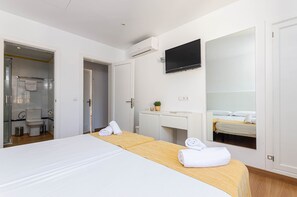 6 chambres, coffres-forts dans les chambres, fer et planche à repasser