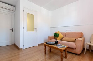 TV - YourHouse Villa Magdalena (Cala Ratjada)
