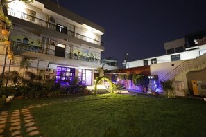Garden - Hotel Kameshut Garden Bar and Restaurant (Varanasi)