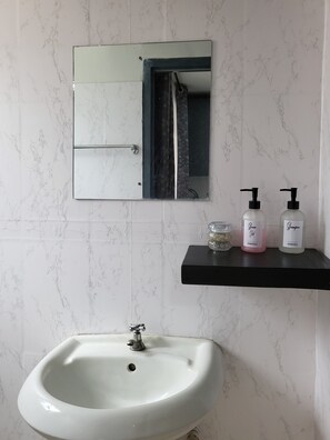 Toallas y papel de baño 